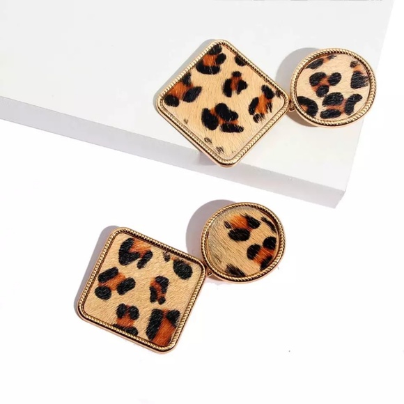 Animal Spots Print Dangle Drop Earrings - Picture 4 of 5